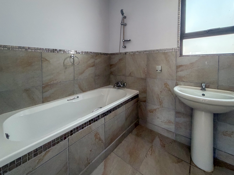 4 Bedroom Property for Sale in Country Club Western Cape